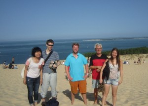 Volunteers_at_Dune_du_Pyla