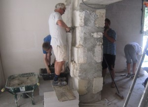 Volunteers_working_on_wall